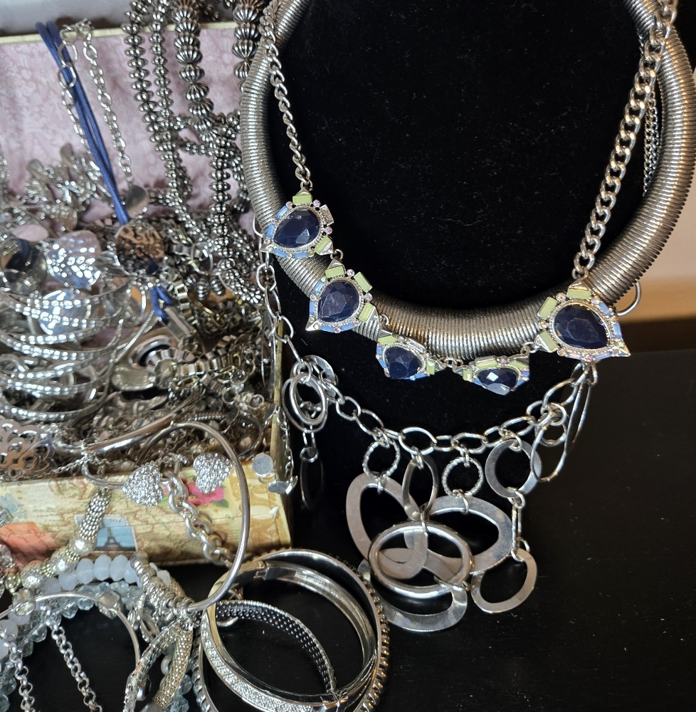 Silvertone Jewerly Lot Huge 39 Pc Vintage And Modern Wearable - Picture 5 of 12